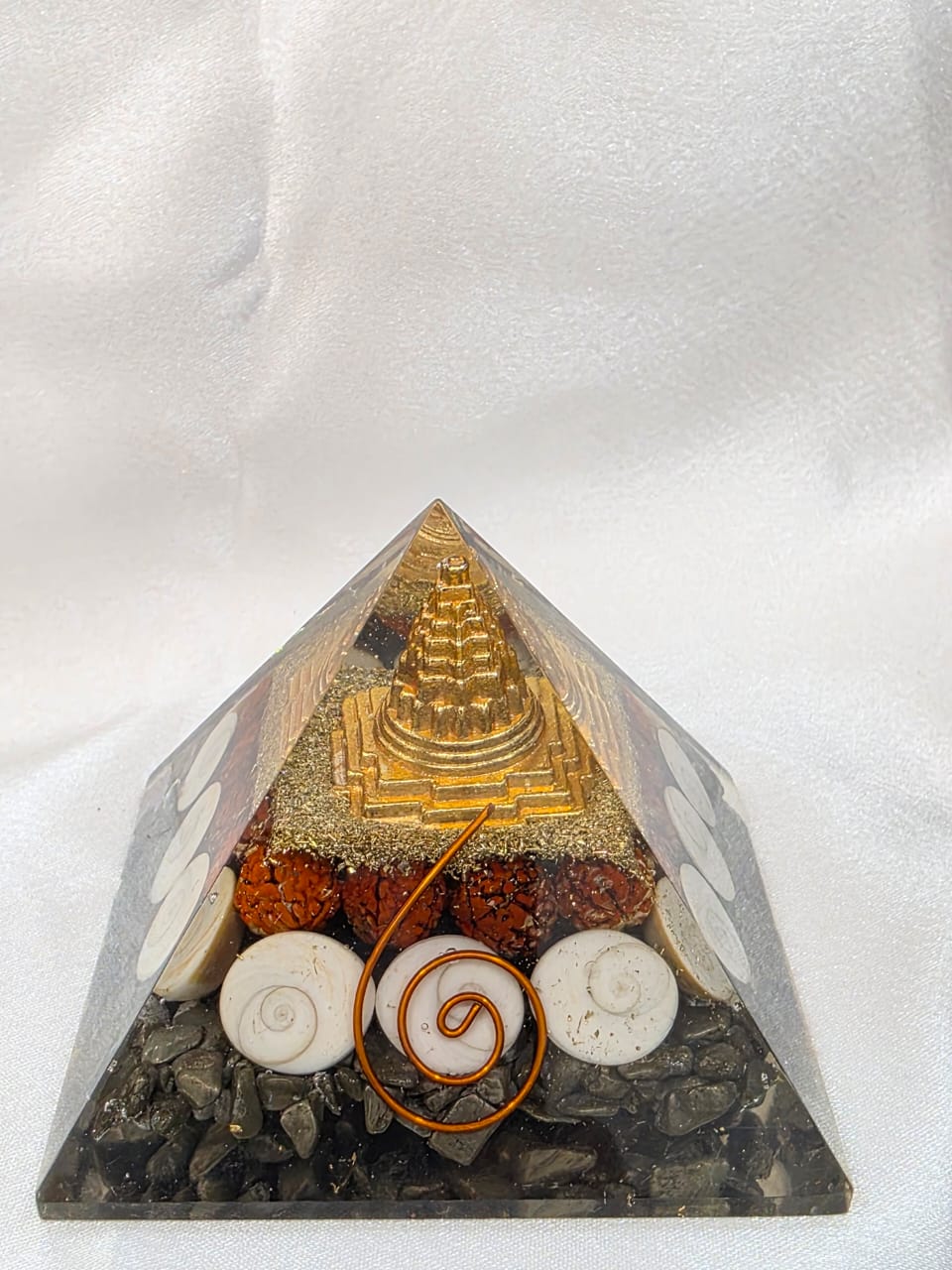 Anamayaa Dhan yog pyramid with selenite plate - Image 2